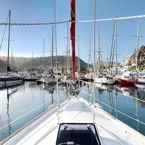 Pato Lucas Sail Boat Botel